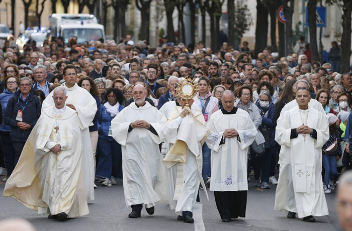 Procession eucharistique à Matera