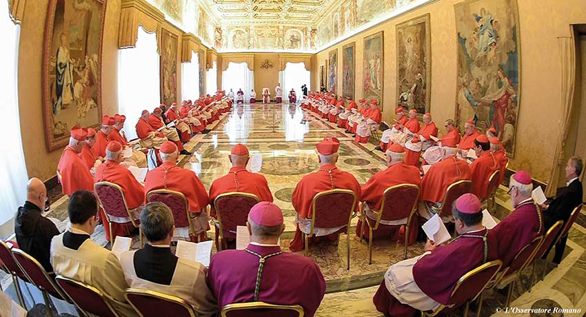 Obispos reunidos en el Vaticano.