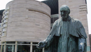 Statue des Heiligen Johannes Paul II. am Schrein des Seligen Johannes Paul II. in Washington.