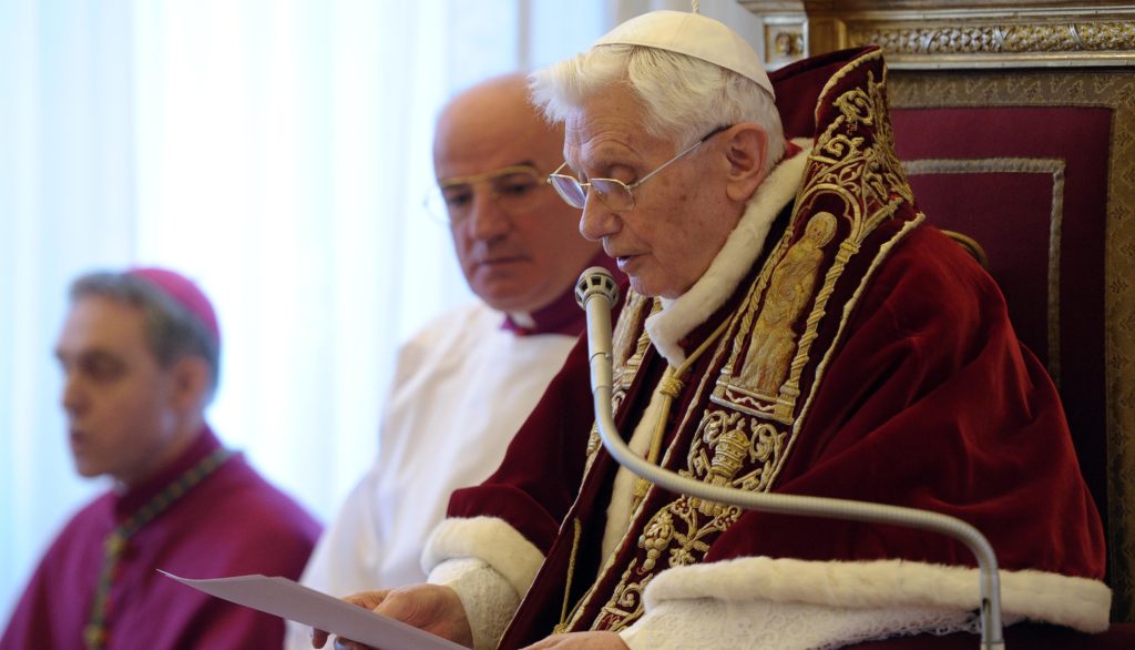 Benedykt XVI rezygnuje