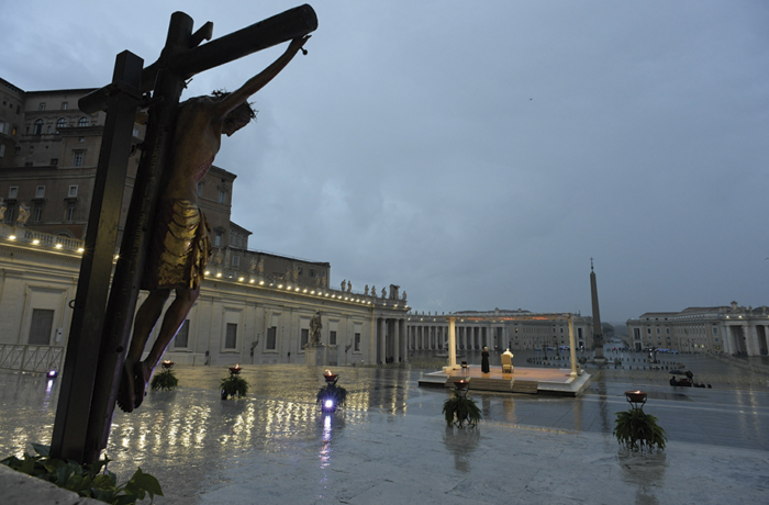 Piazza San Pietro con il Papa