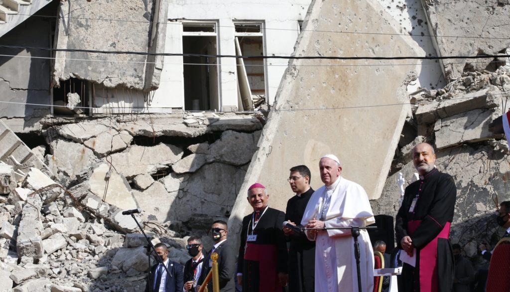 pope in mosul ruins