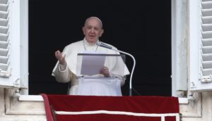 the pope prays the Regina Coeli