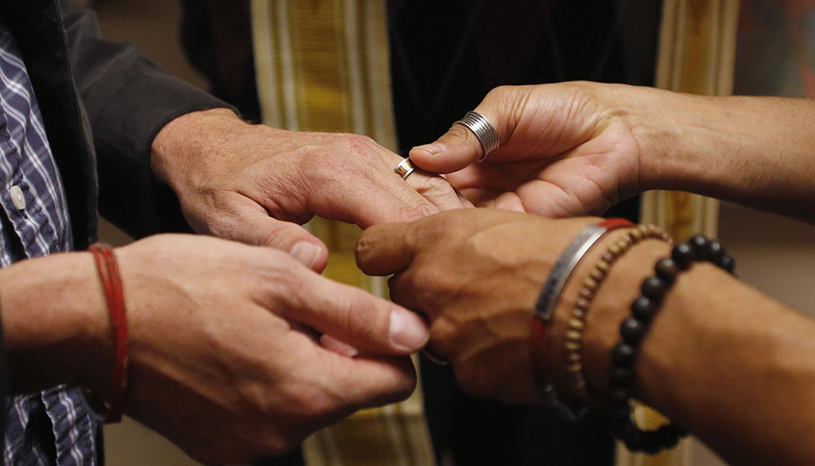¿Pueden los obispos belgas bendecir uniones del mismo sexo?