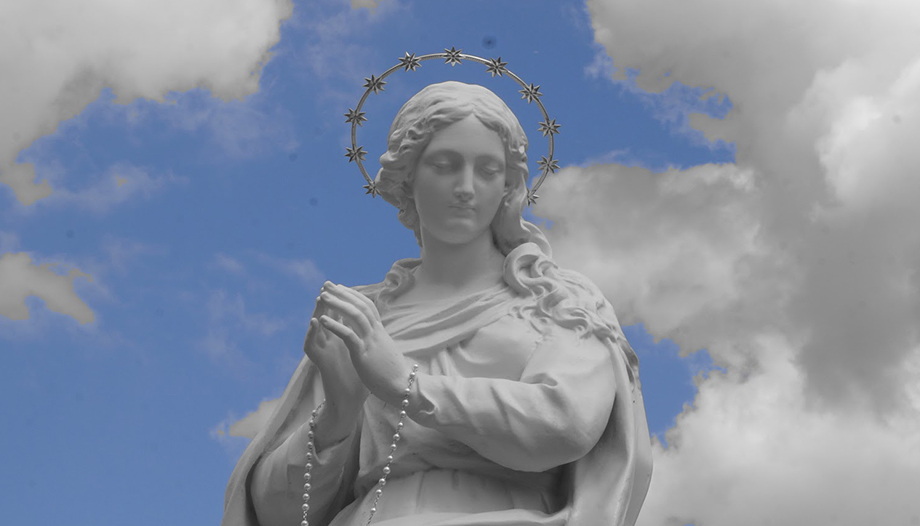 A Virgem Maria.
