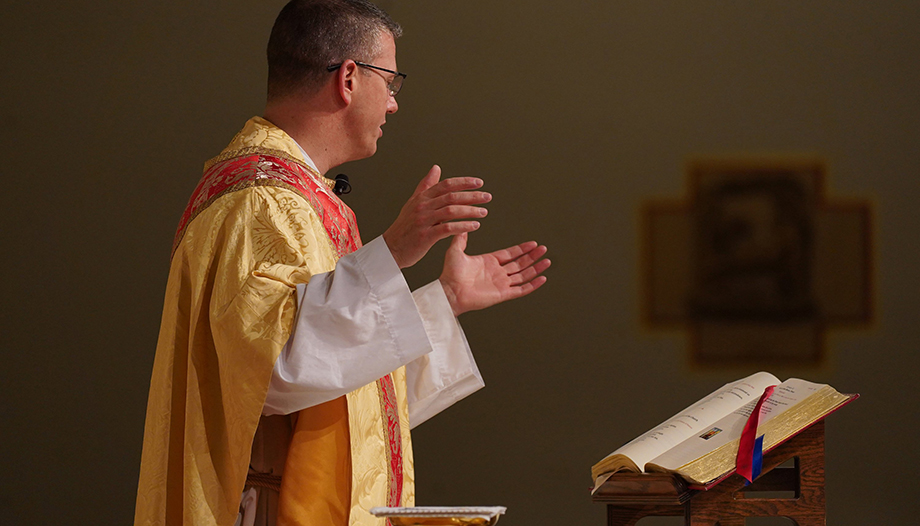 El Papa pide una formación litúrgica "seria y dinámica"