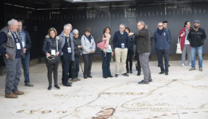 Participants à la réunion au centre d'accueil de Saxum.