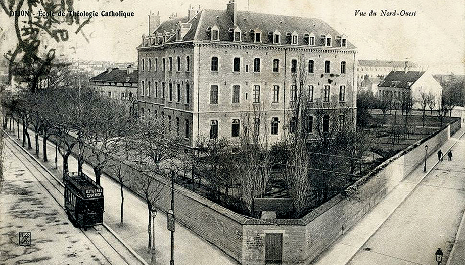 Le séminaire où Mouroux a été formé et a enseigné, à Dijon.