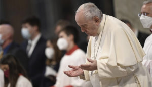 Papst Franziskus bei der Feier des Sonntags der Göttlichen Barmherzigkeit.