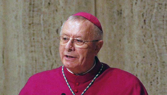 <b>Mons. Paul Hinder</b>: «Esta visita continúa el diálogo del Pontífice con el mundo musulmán»