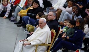 Il Papa all'udienza con i bambini