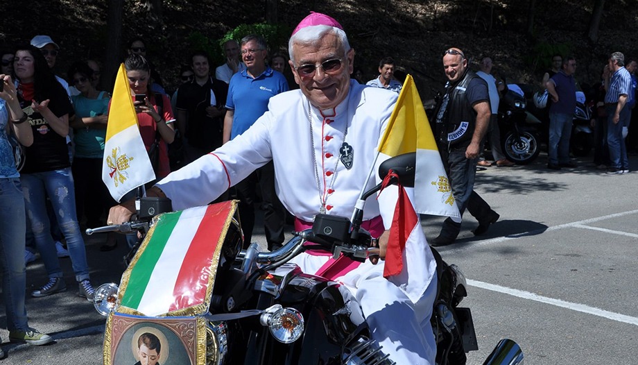 Giulio Mencuccini, el obispo que evangelizaba "sobre dos ruedas"