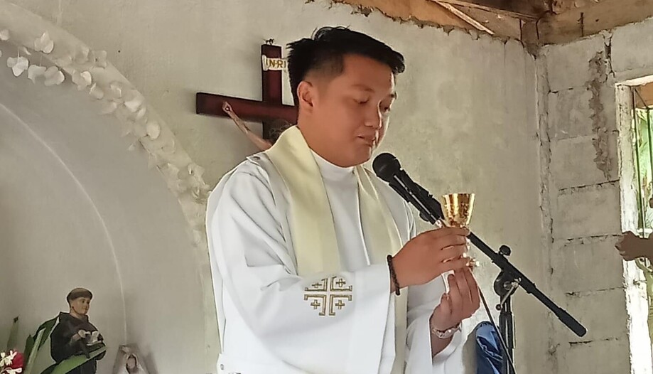 Mon Carmelo: "Auf den Philippinen gibt es Viertel, in denen sie nur einmal im Monat die Kommunion empfangen".