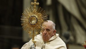 Papst Franziskus Eucharistie
