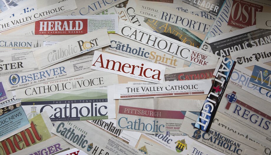 Papst Franziskus skizziert die Säulen, auf denen der Journalismus stehen muss