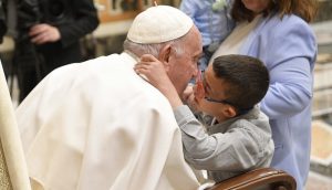 Papst Hörbehinderung