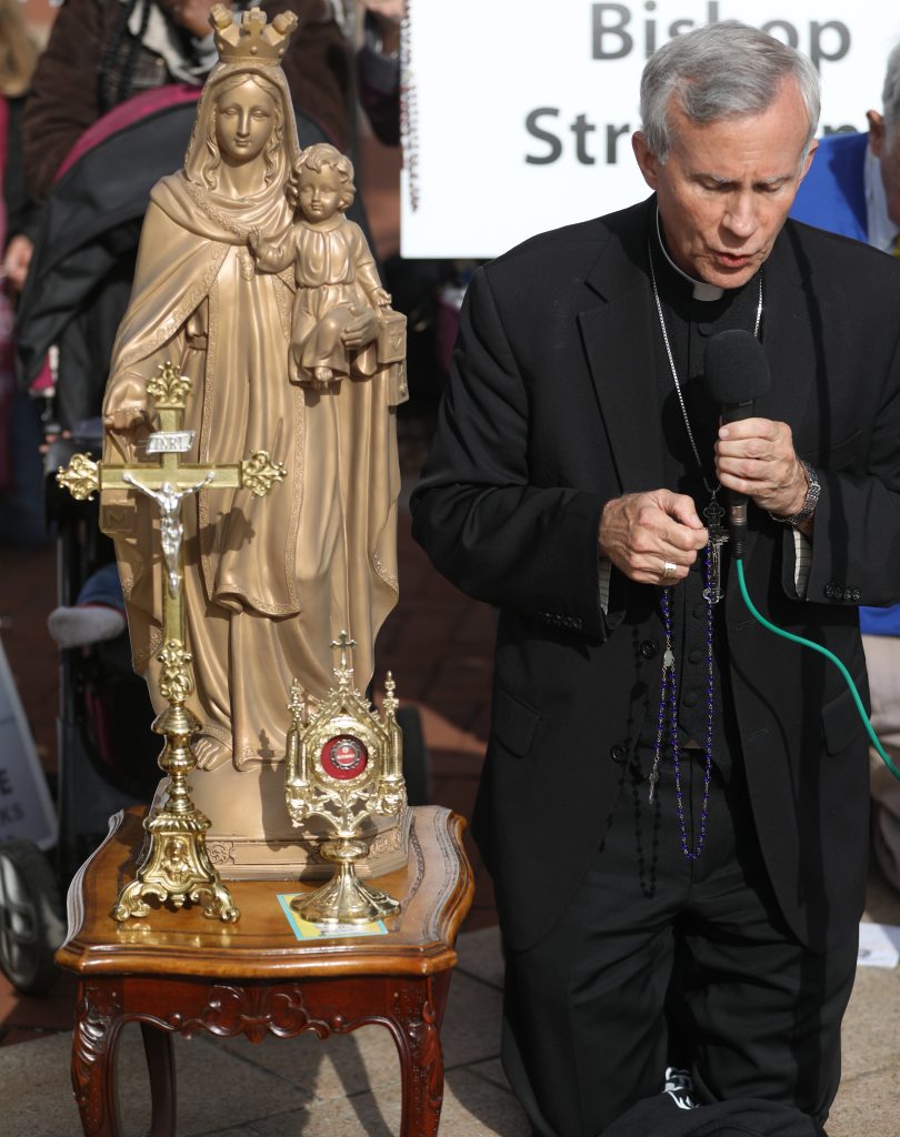 Bispo conservador do Texas é demitido pelo Papa Francisco