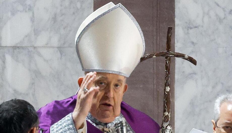 Al iniciar sus ejercicios espirituales, el Papa pide silencio interior