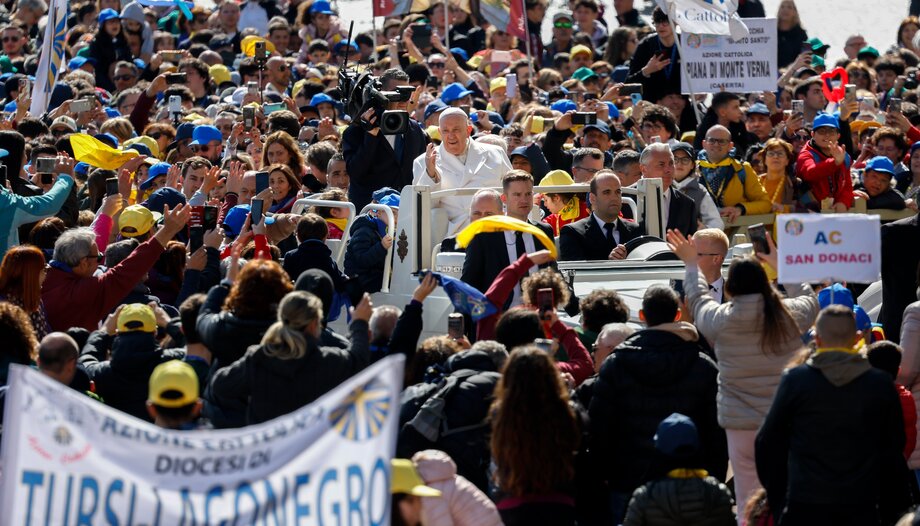 The Pope to the Italian Catholic Action: to build a "culture of embrace".