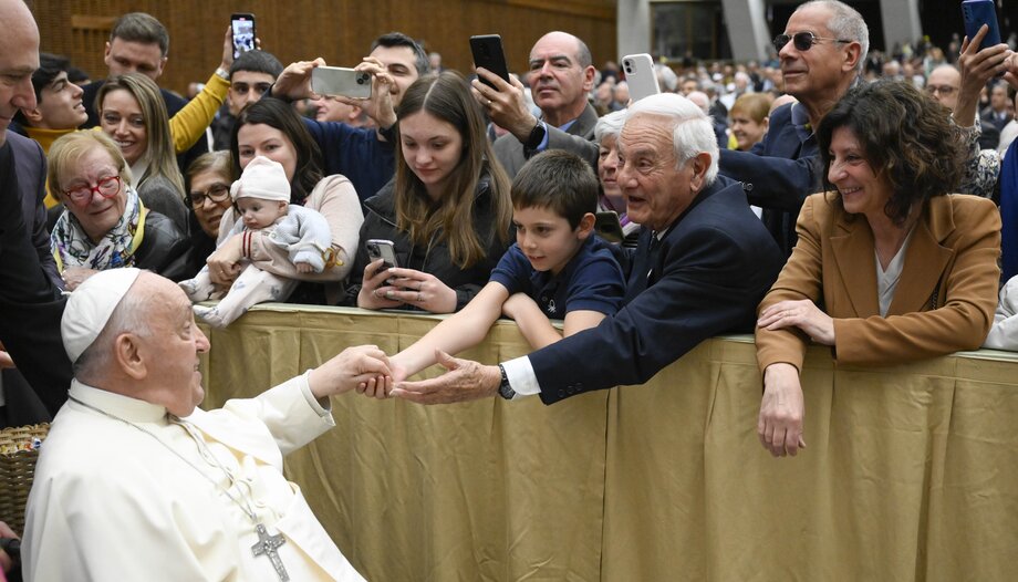 Le pape François veut "imaginer un avenir différent pour nos personnes âgées".