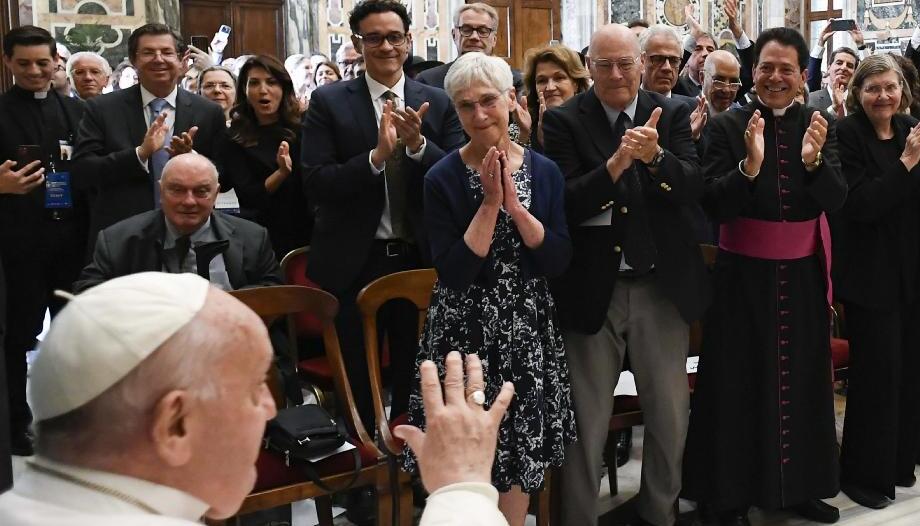 "Kochaj swoich nieprzyjaciół. Miłość jest ciasną bramą", zachęca papież