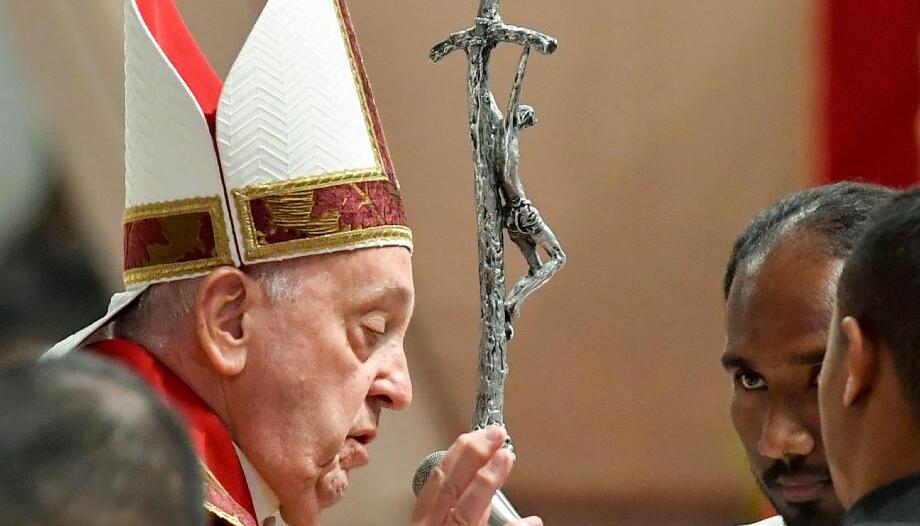 Francis encourages to ask Mary for humility, source of peace