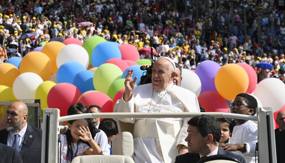 Papst begeht ersten Weltkindertag