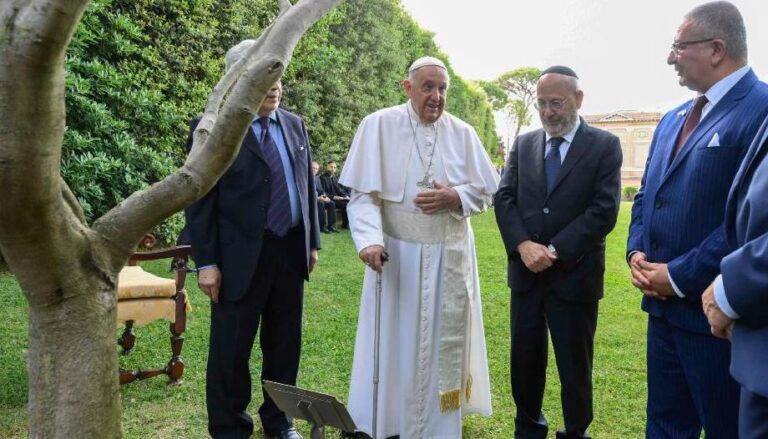 El Papa insta a rezar por la paz y a imitar la libertad de Jesús