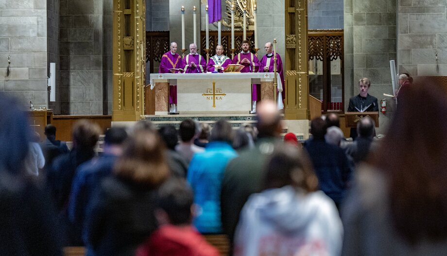 De la table à la messe, d'Emmaüs à la célébration