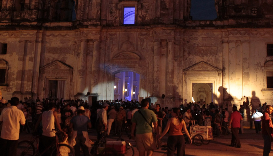 Feierlichkeiten vor der Kathedrale von León, Nicaragua, im April 2024