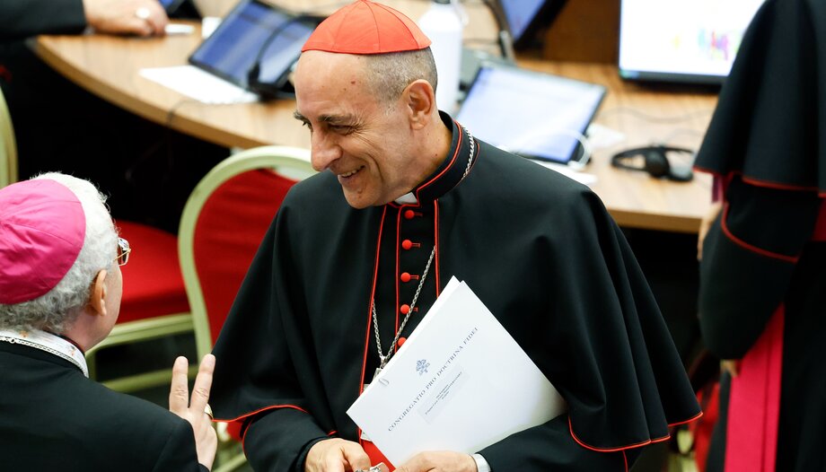 Cardenal Fernández: el “diaconado femenino no está maduro” para el Papa