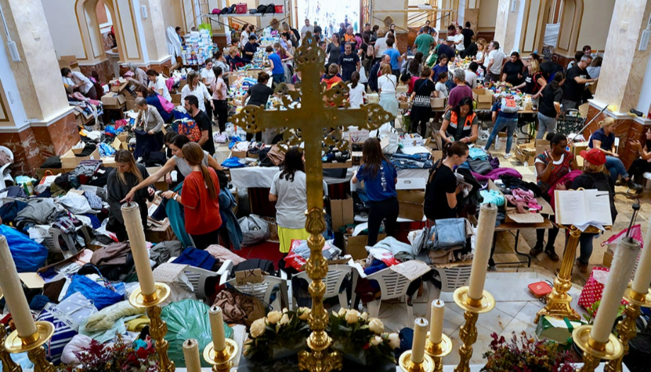 Valencia: una Iglesia manchada de barro