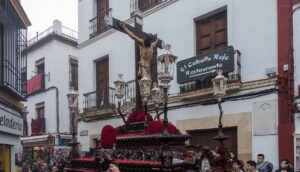 Procesja Dolores w Kordobie, gdzie błogosławiony Alvaro de Córdoba ustanowił Drogę Krzyżową.