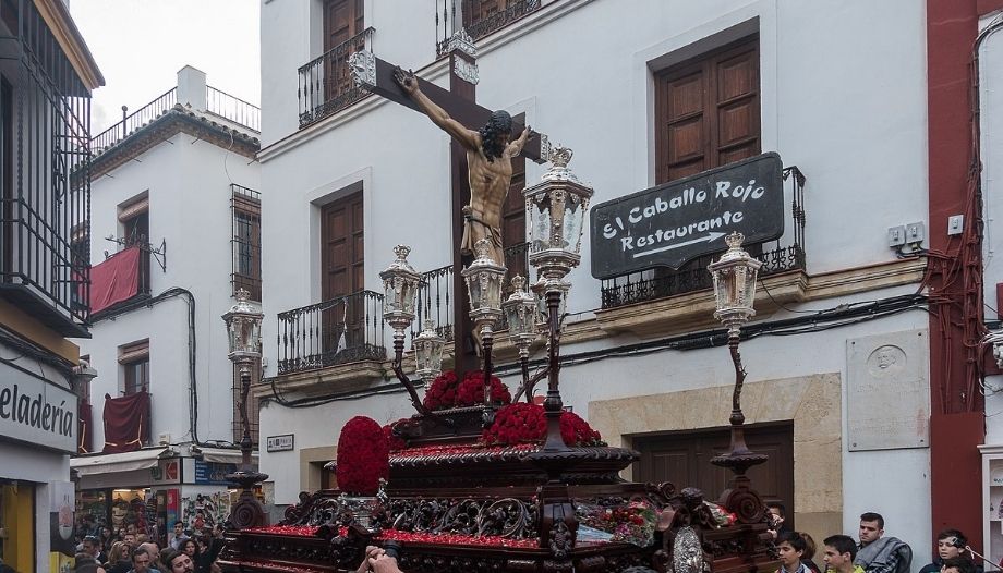 Procession des Dolores à Cordoue, où le bienheureux Alvaro de Córdoba a établi le chemin de croix.