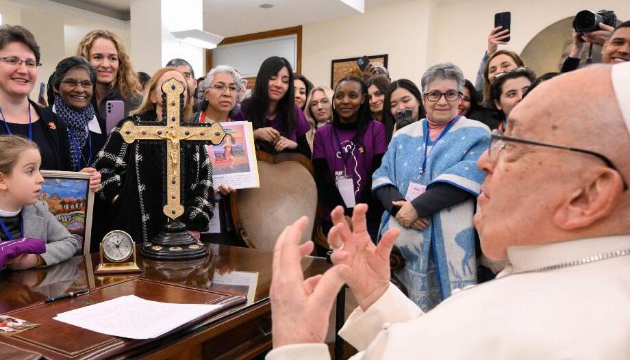 Pope Francis receives members of Thalita Kum.