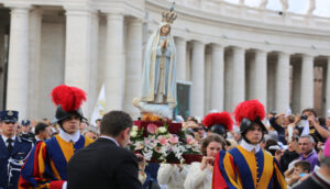 Unsere Liebe Frau von Fatima auf dem Petersplatz.