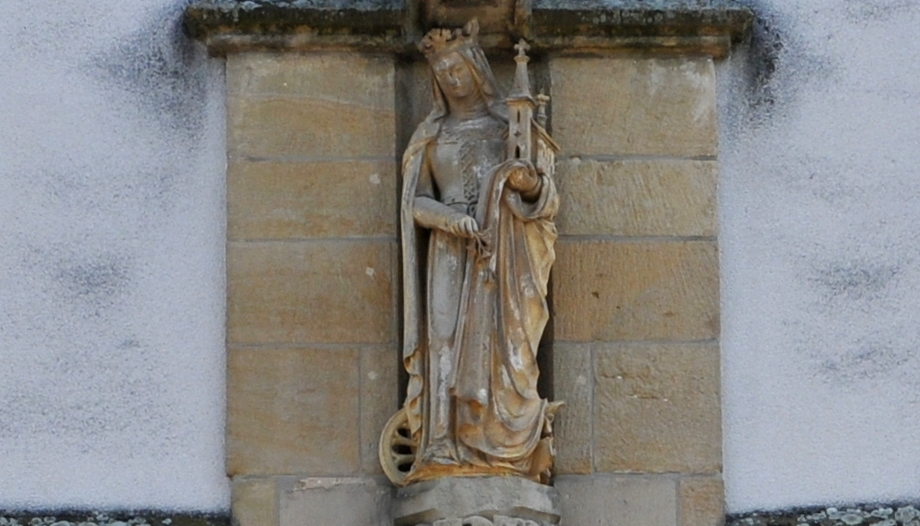 Statue der Heiligen Kunigunde in der ihr geweihten Kirche in Luxemburg.